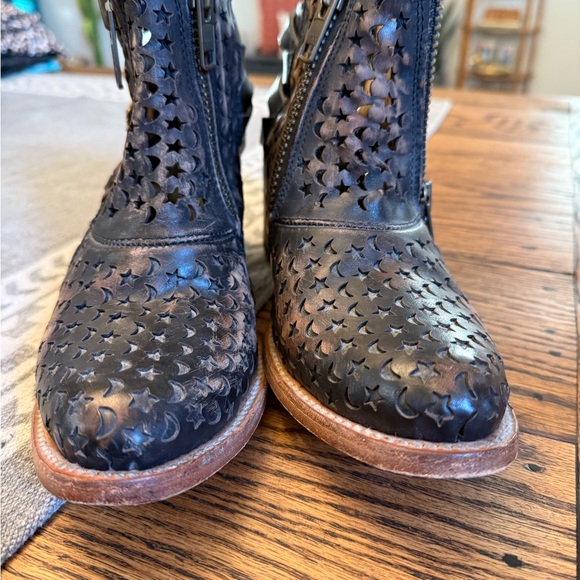Freebird Dahlia Moon & Stars cutout boots - Picture 6 of 9